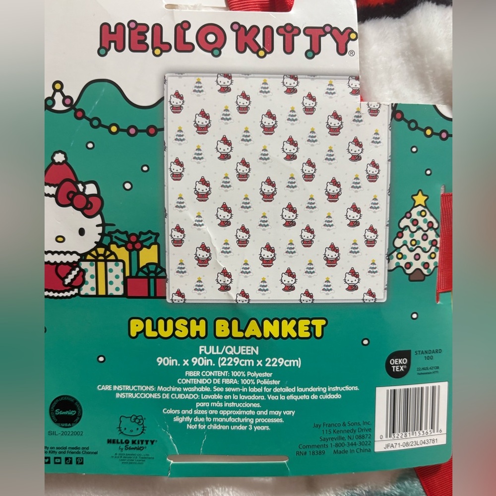 NWT Hello Kitty Plush White Christmas Blanket 2023 90" x 90" Full/Queen - Picture 3 of 5